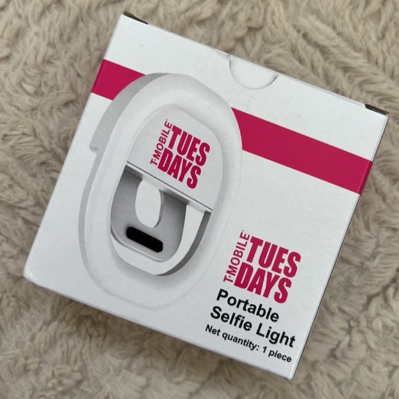 Ring light, T-Mobile Tuesday’s portable clip on selfie ring light New in box - Picture 8 of 15